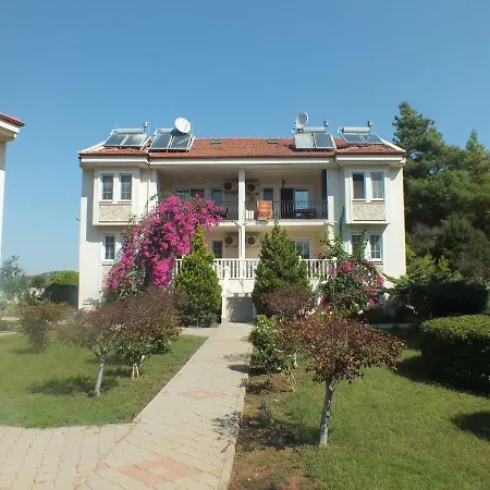 Hillcriest 4 Apartment *
